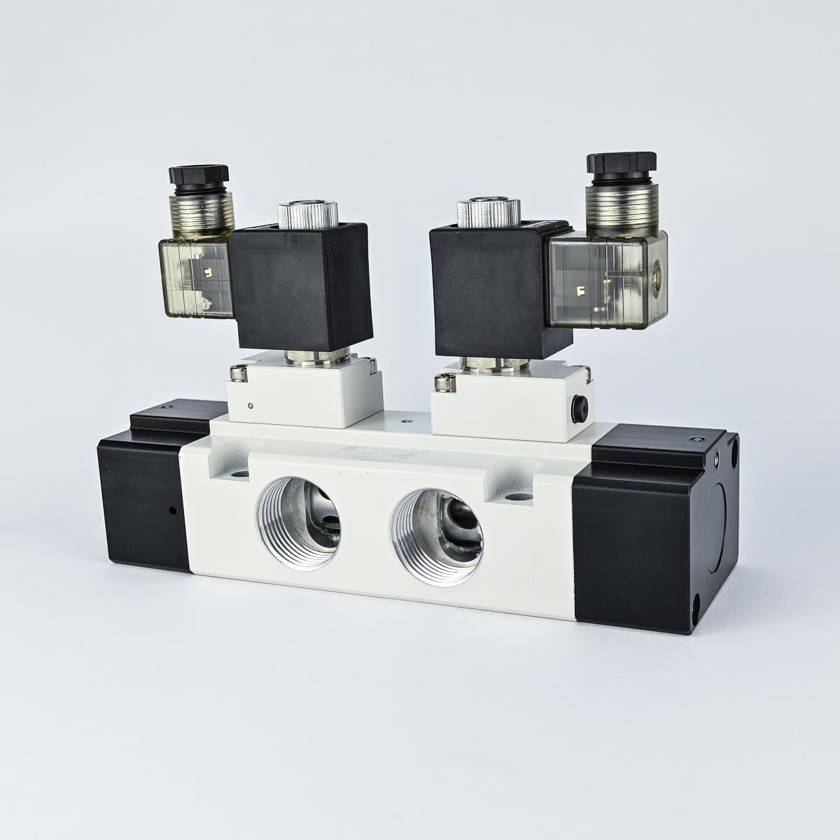 SOLENOID VALVE DOUBLE 5/2 1" WITH 220 VAC COIL & ADAPTOR MINDMAN